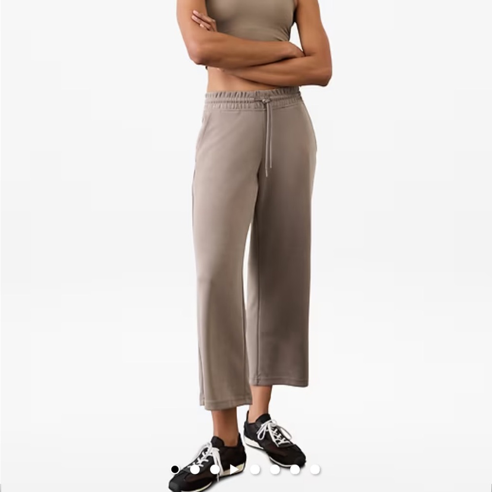 Athleta Seasoft Straight Crop in Brown
